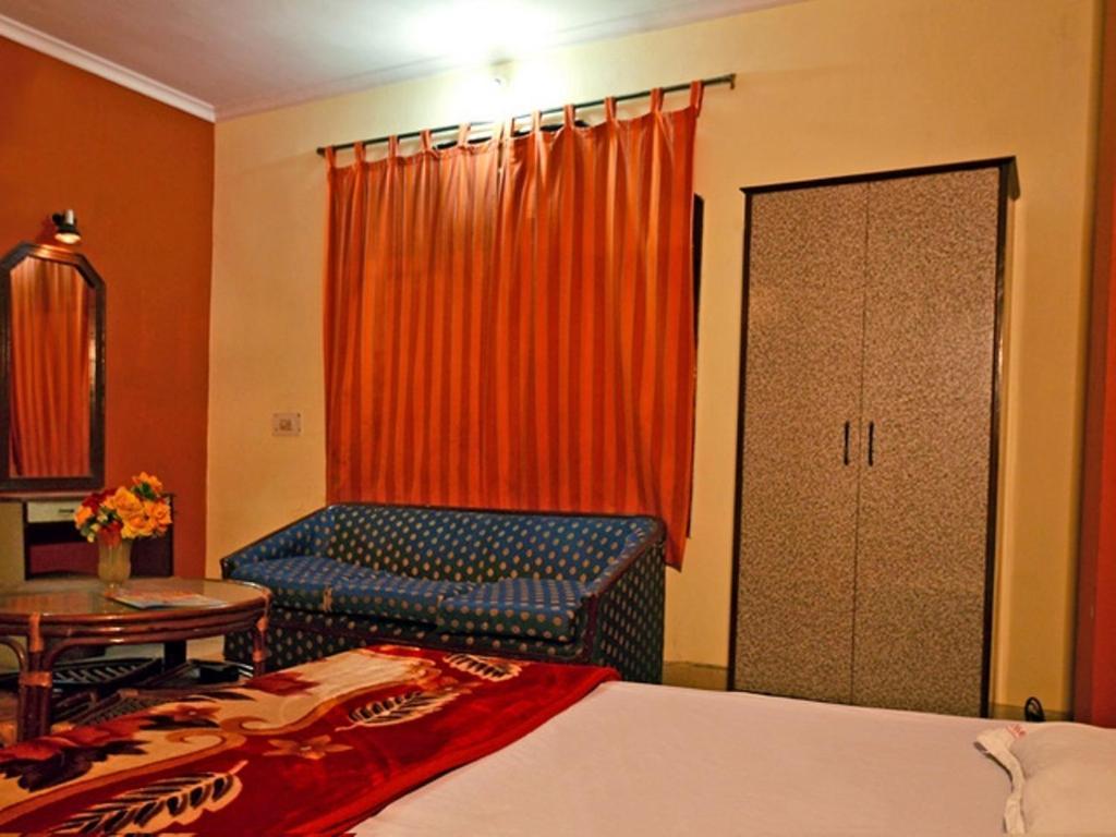Sahara International Deluxe Hotel New Delhi Buitenkant foto